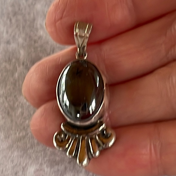 Obsidian Pendant & Earrings - Picture 2 of 7